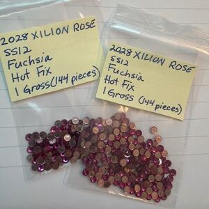 Swarovski • Color: Fuchsia, 2028 XILION Rose Hotfix Rhinestones